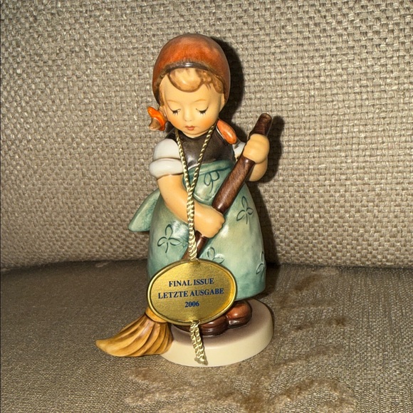 Little Sweeper - Picture 2 of 5